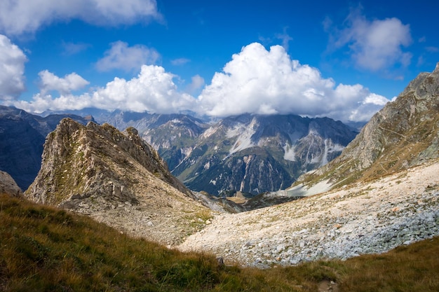 フランス アルプスのアルプスの氷河と山の風景