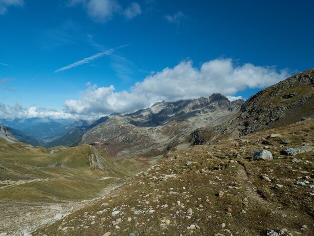 写真 スイスアルプスのアルプス山脈とスイスのアルプス山脈、素晴らしい岩の景色が見られるcl