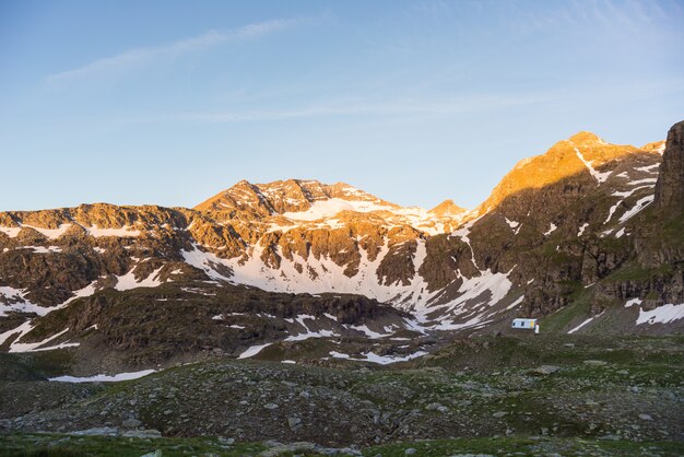 Alpine rotsachtige bergen