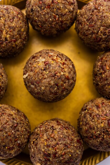 Alsi pinni laddu of lijnzaad laddo of gezonde jawas ladoo zijn heerlijke Indiase zoete energieballen