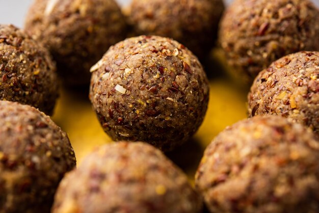 Alsi pinni laddu of lijnzaad laddo of gezonde jawas ladoo zijn heerlijke Indiase zoete energieballen
