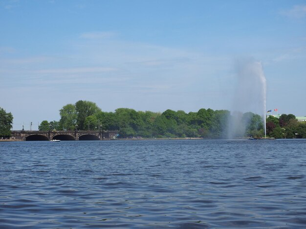 ハンブルクのBinnenalster（内部アルスター湖）のAlsterfontaene（アルスター噴水）