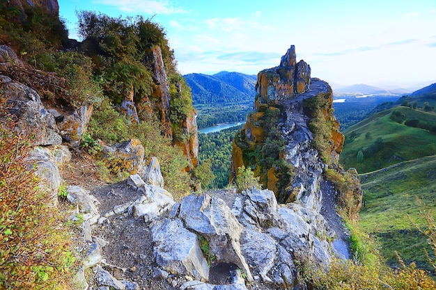 アルタイ山脈の風景、パノラマ秋の風景の背景、秋の自然の眺め