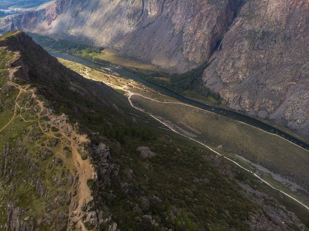 Passo della strada di montagna dell'altai