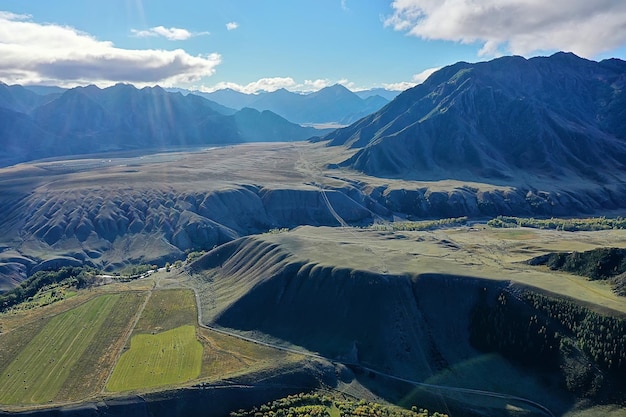 무인 항공기에서 알타이 산맥 파노라마 보기, 러시아 풍경의 언덕 자연 보기