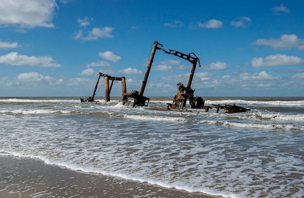 Foto nave altair arenata sulla spiaggia di cassino rio grande rio grande do sul brasile