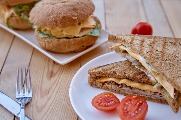 Alternatief eten gezonde veganistische burgers met plantaardige schnitzels en sandwiches met oesterzwammen Gezond lunchvoorgerecht