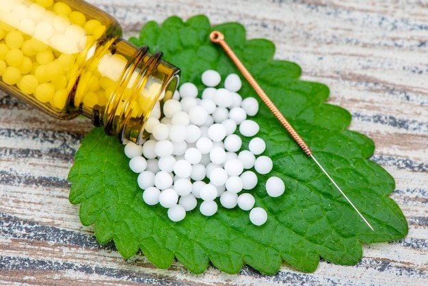 Foto alternatieve geneeskunde met homeopathie en acupunctuur
