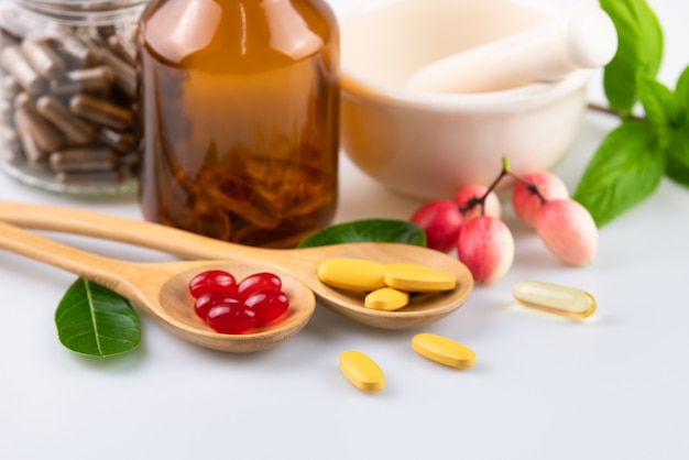 Alternatieve kruidengeneeskunde capsule, vitamine en supplement van natuurlijke