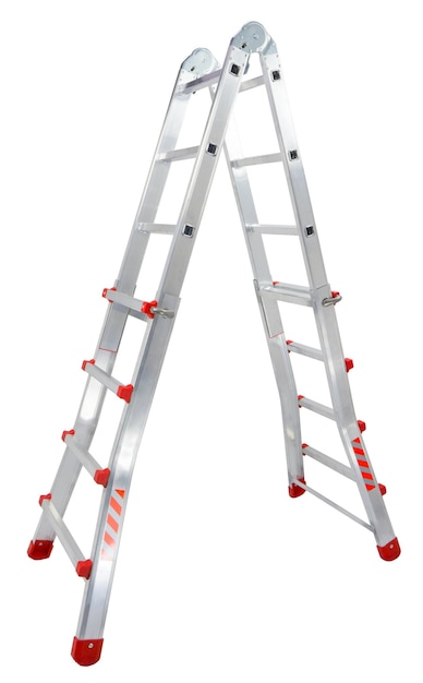 Aluminium trapladder geïsoleerd op een witte achtergrond