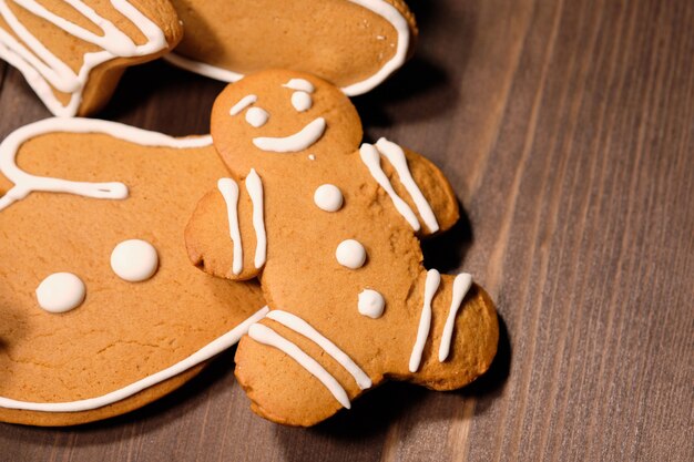 Foto amandelkoekjes en heemst in de ijzerkop op bruin