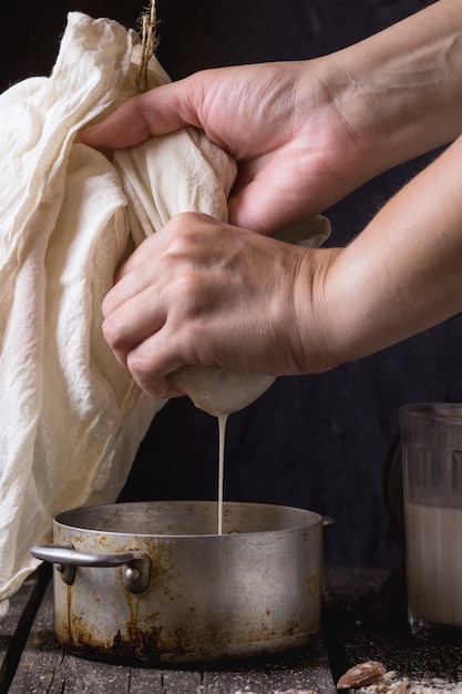 Amandelmelk maken die geen zuivelproducten is