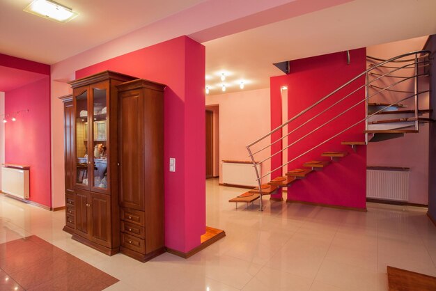 사진 아마란스 하우스 화려한 인테리어 밝은 분홍색 벽