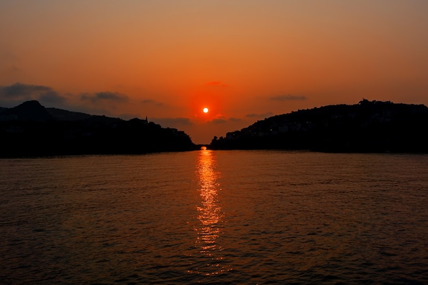 Foto amasra località turistica il più bel tramonto del mar nero