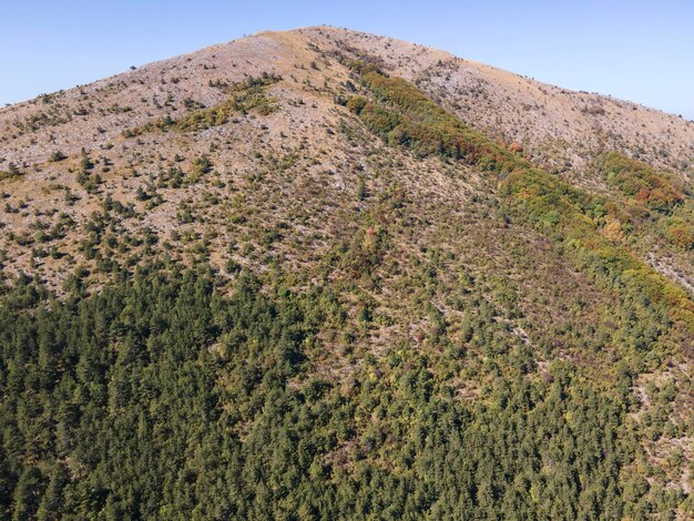 Photo amazing autumn landscape of lyubash mountain bulgaria