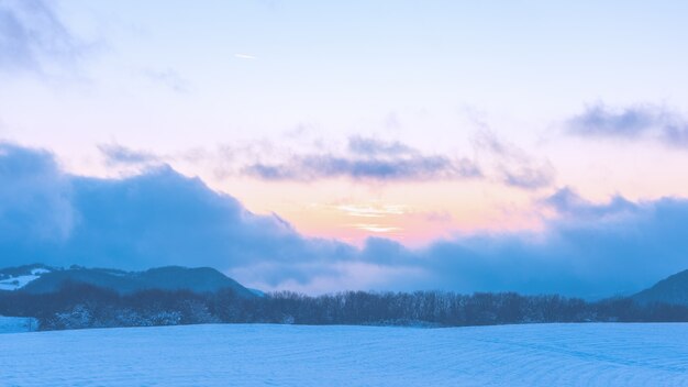 Photo amazing beautiful winter sunset in the mountains