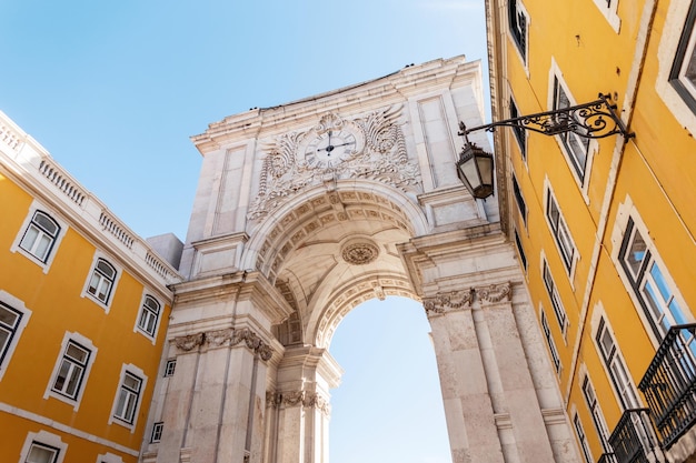 リスボンの素晴らしい街ポルトガルヴィンテージの歴史的彫刻と美しいヨーロッパへの旅アルコ・ダ・ルア・オーガスタ