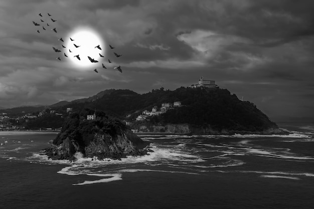 Photo amazing creepy black and white coast view in donostia