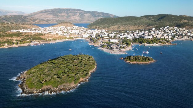 Photo amazing drone view of ksamil islands in ksamil albania top destination on albanian riviera