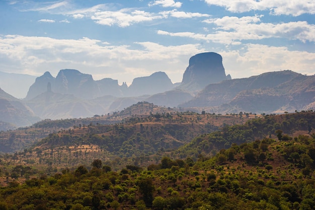 写真 エチオピアのシミエン山脈 (simien mountains) を眺める