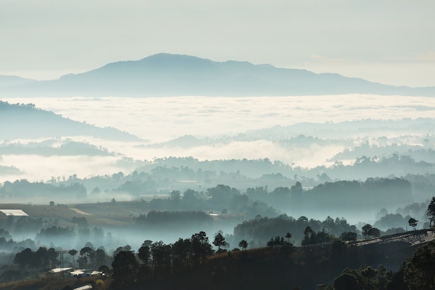 Incredibile paesaggio di montagne in guatemala