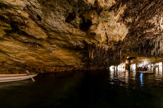 スペインのマヨルカにあるドラック洞窟 (Drach Caves) の写真です