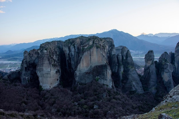 ギリシャのメテオラの山の素晴らしい岩層