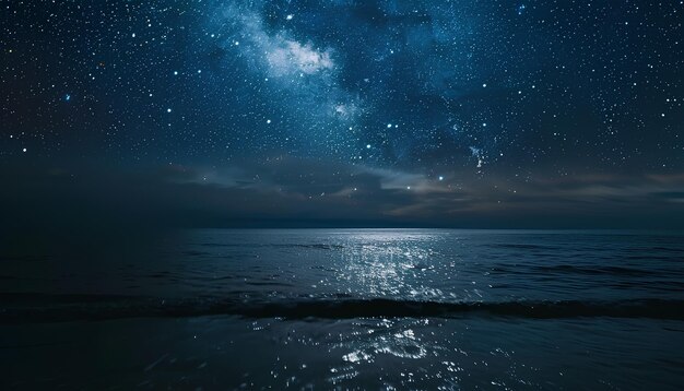 写真 夜の海上の驚くべき星空