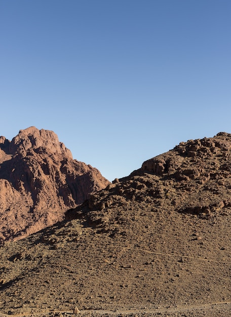 Photo amazing sunrise at sinai mountain, beautiful dawn in egypt, beautiful view from the mountain