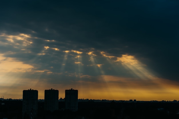 ベラルーシのミンスク市に沈む夕日。