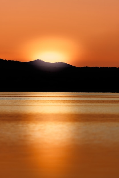 素晴らしい色の夕日