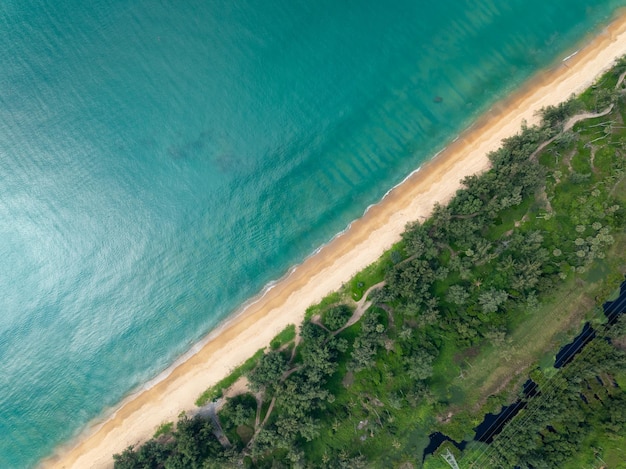 Удивительный тропический морской пляжный пейзаж фонЛетний морской пейзаж фонВысокий угол обзора природы океана