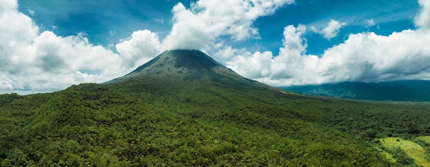 Photo amazing view of beautiful arenal volcano in costa rica