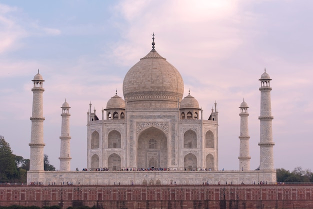 Photo amazing view of taj mahal in the evening in agra, fabulous taj mahal