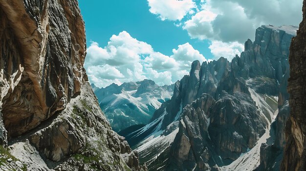 Photo amazing view of the tofana di rozes a mountain in the dolomites italy the mountain is surrounded by other peaks and is covered in snow