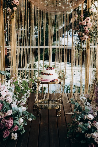 Amazing wedding cake and wedding decoration