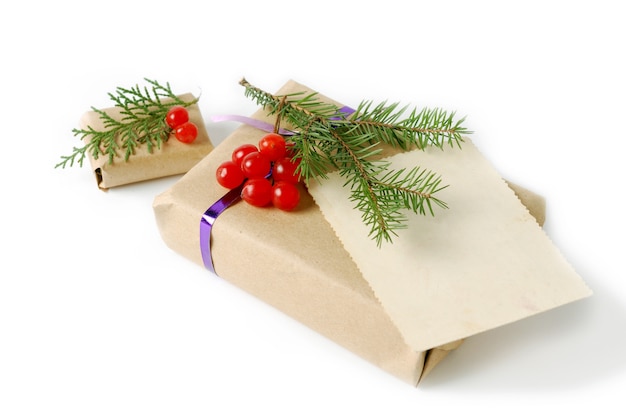 Ambachtelijke geschenkdozen met wenskaart voor tekst. Kerstmis, Nieuwjaar vakantie achtergrond