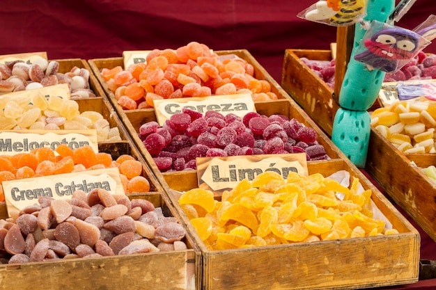 ambachtelijke snoepjes op een middeleeuwse kermis, spanje