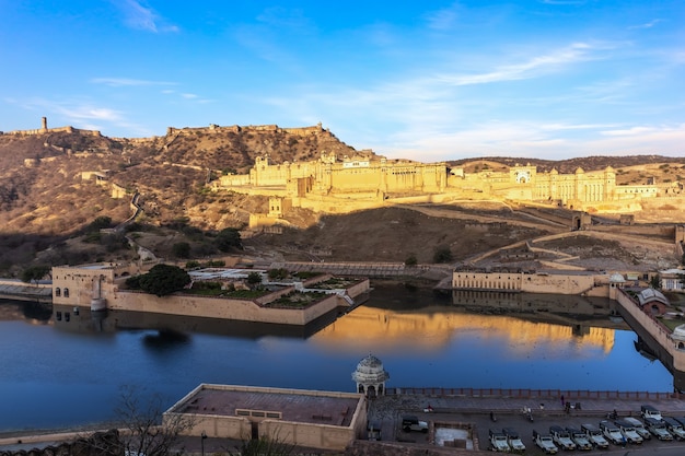 Amber fort e la vista sul lago, jaipur, rajasthan, india.