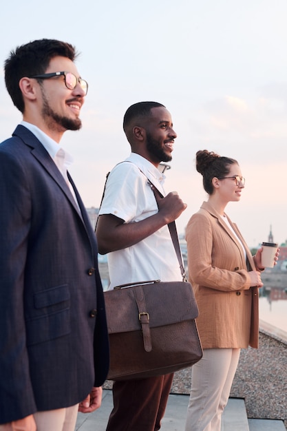 Foto studenti di economia ambiziosi