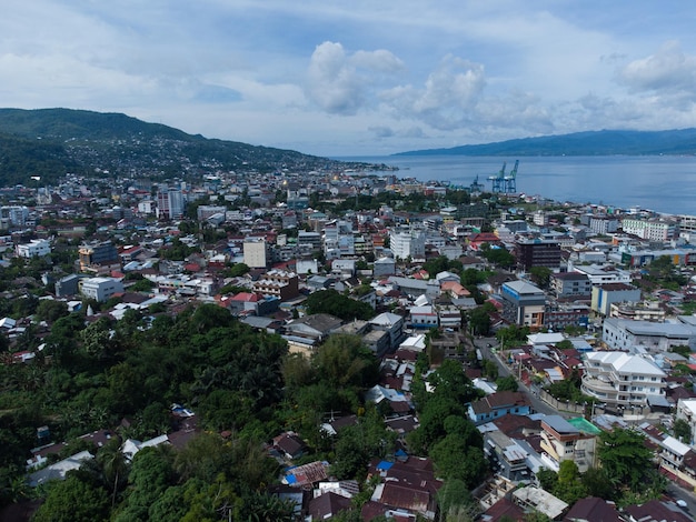 Amboina Bay를 배경으로 한 Ambon Maluku 인도네시아 Beautidul Cityscape