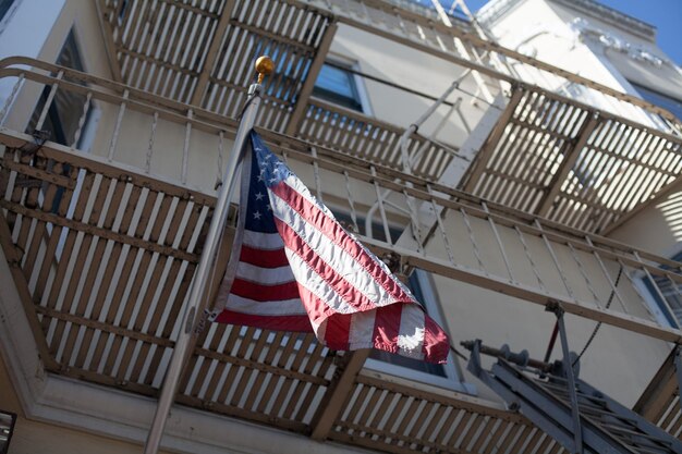 Foto la bandiera americana sull'appartamento.