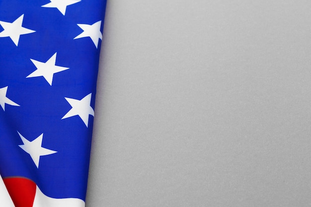 Foto bandiera americana su sfondo grigio