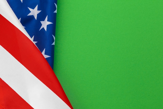 Photo american flags against a green background