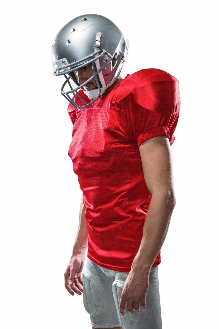 Photo american football player in red jersey looking down