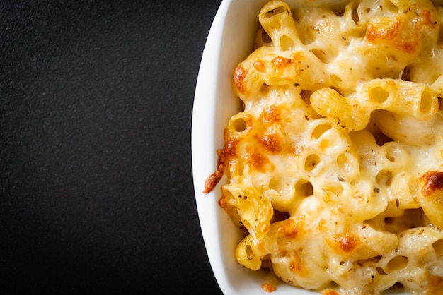 Photo american mac and cheese macaroni pasta in cheesy sauce