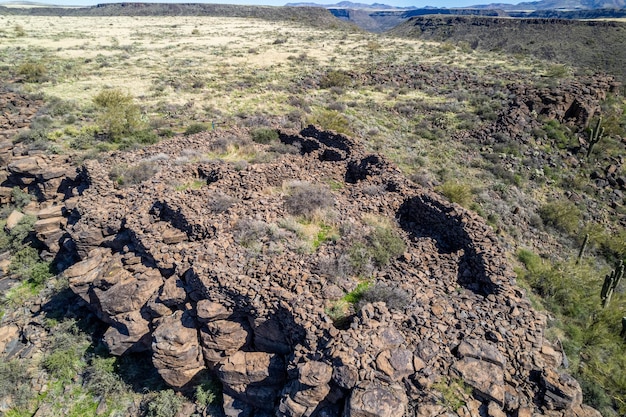 アリゾナ州ブラックキャニオンシティを見下ろすアメリカの遺跡