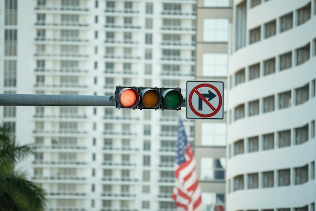 American straat verkeerslicht in Miami Florida USA vervoer