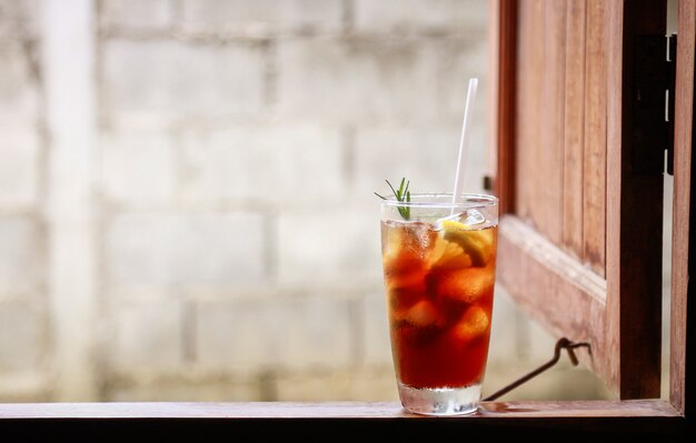 Americano-ijskoffie om thuis in de vrije tijd te drinken