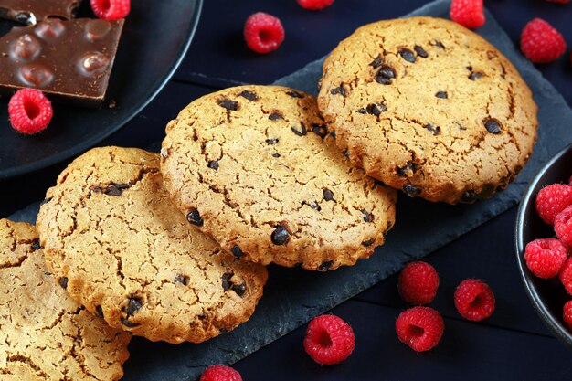 Americano koekjes met chocolade en bessen Heerlijke havermoutkoekjes met chocoladeschilfers